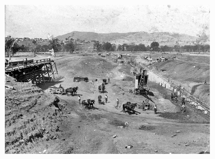 1920 Hume Weir beginning construction-01