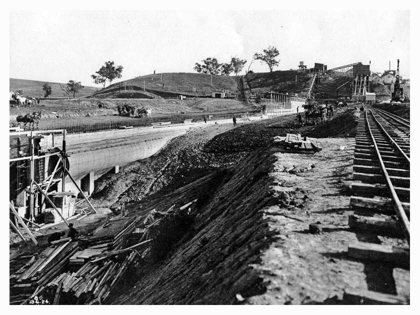 1924 Construction of inspection tunnel