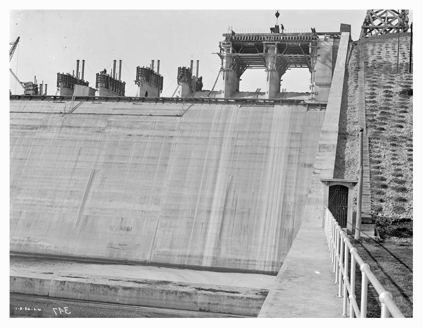 1934 Hume Weir spillway construction 02