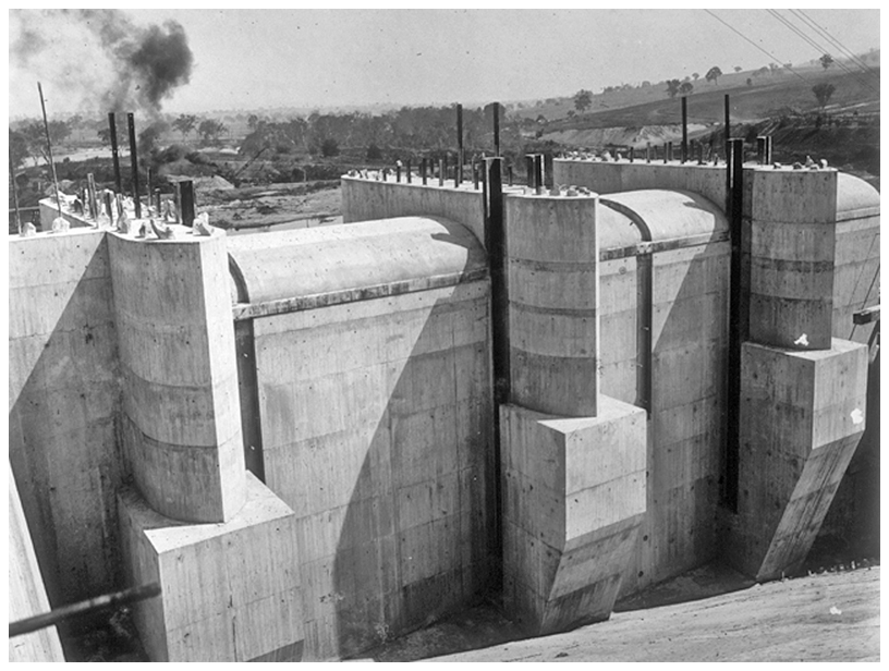 1931 Work on spillway caps