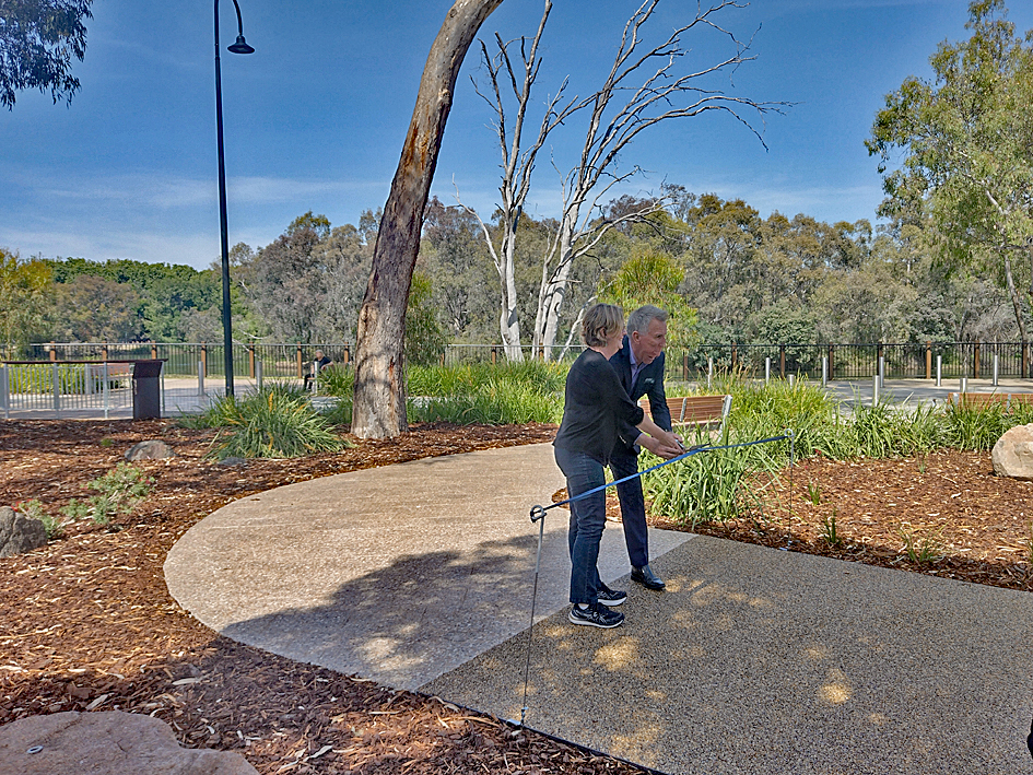 Hovell Tree signage unveiled01
